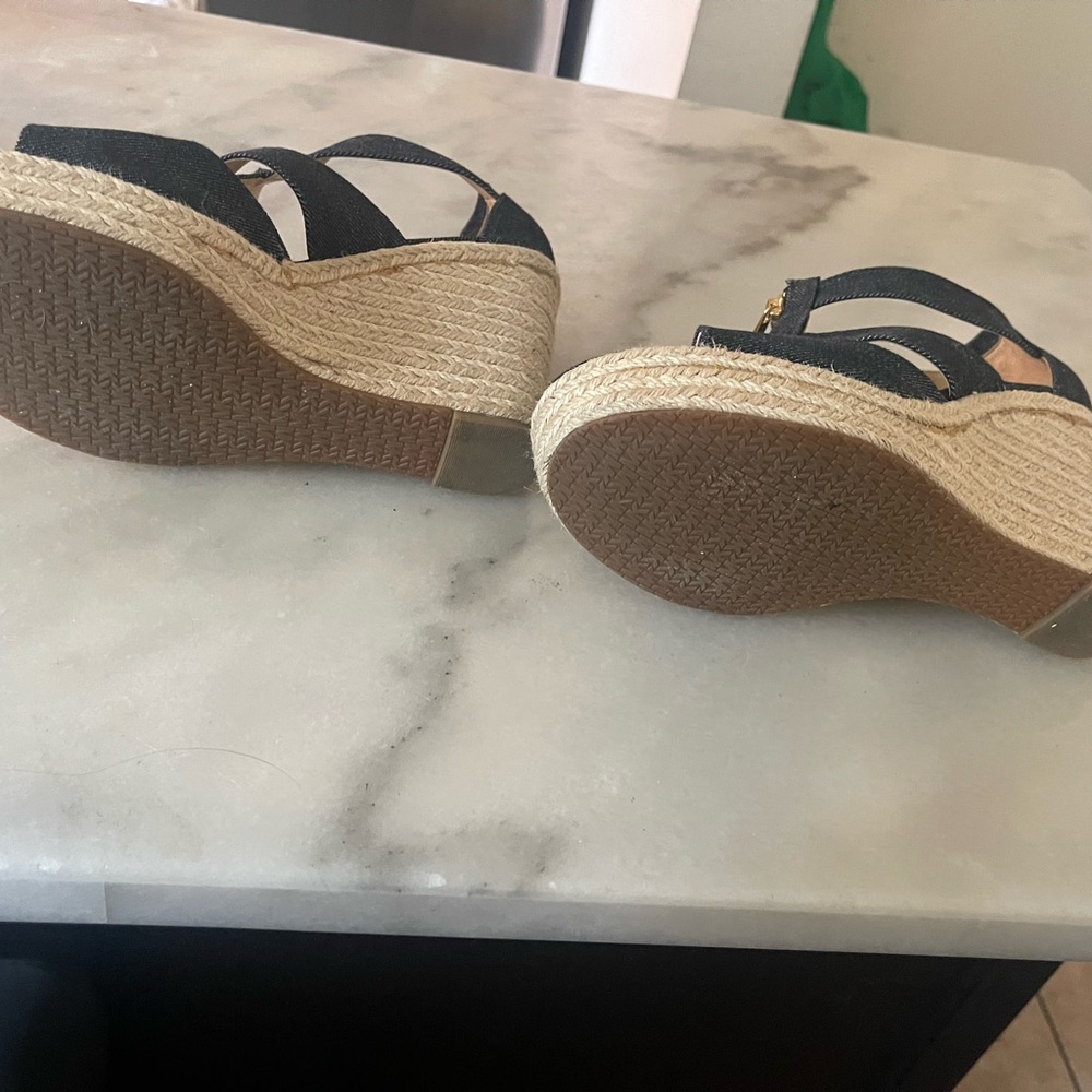 Beautiful Micheal Kors Sandals - Picture 3 of 3